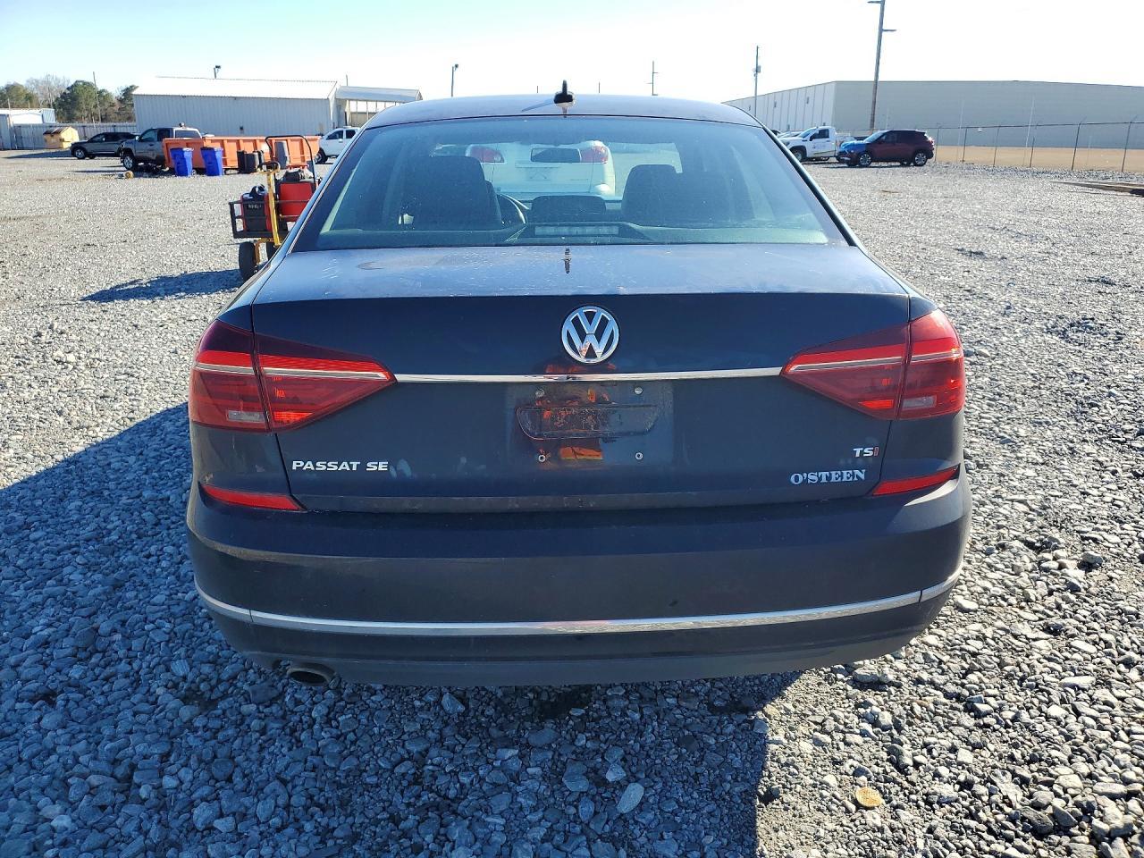 2018 VOLKSWAGEN Passat