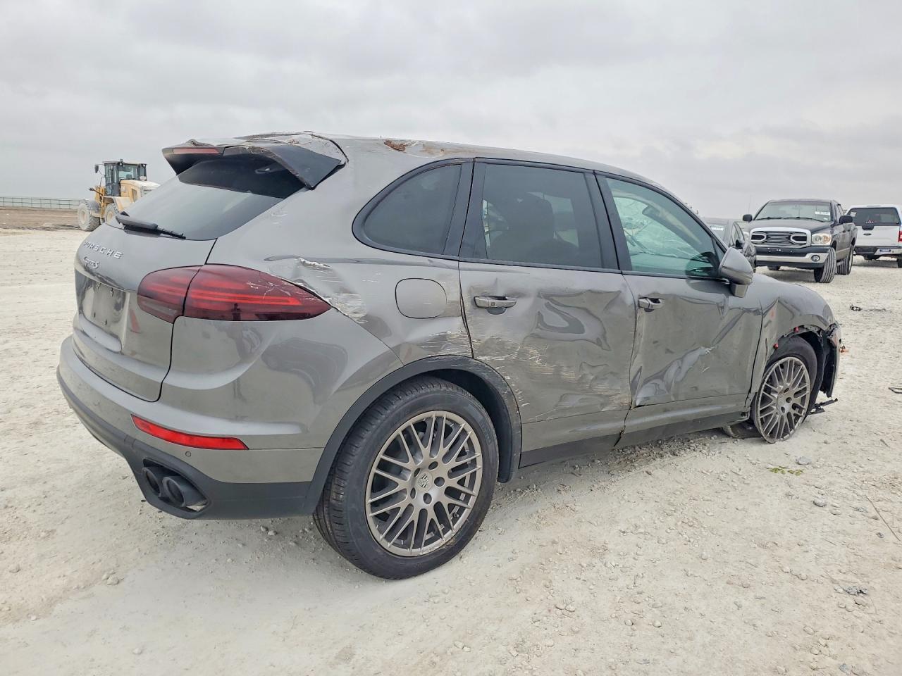 2016 PORSCHE CAYENNE