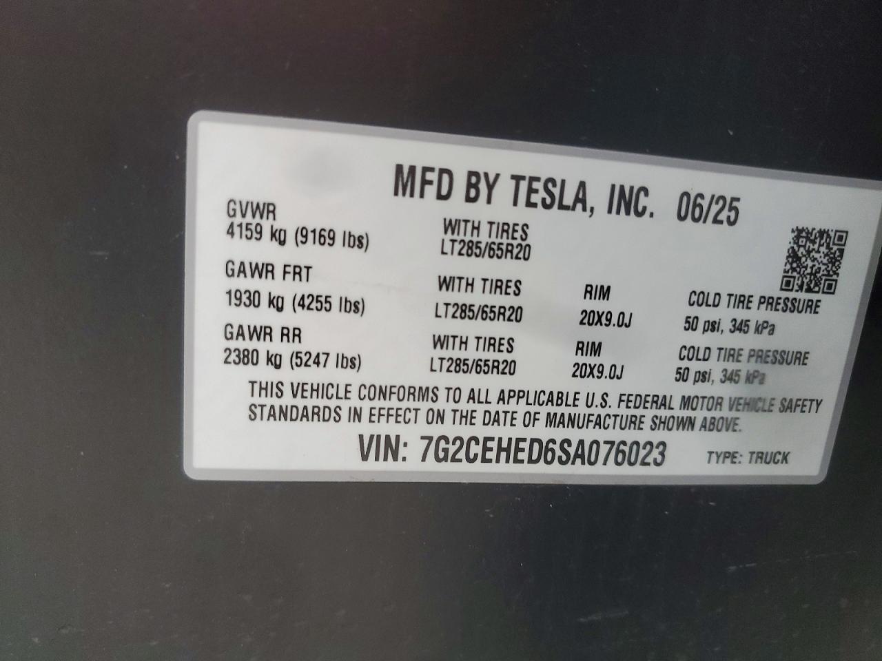 2025 TESLA Cybertruck