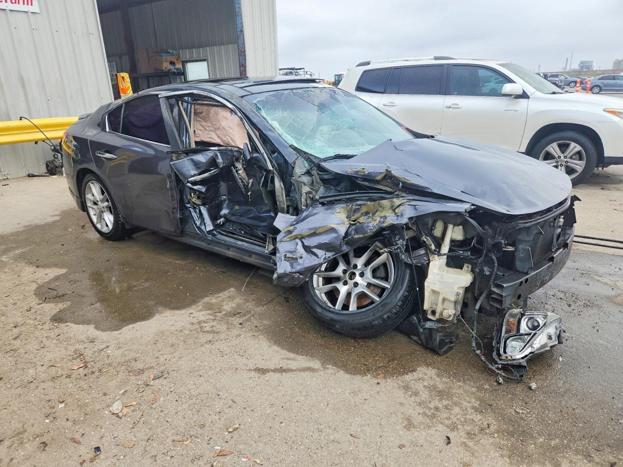 2011 NISSAN Maxima