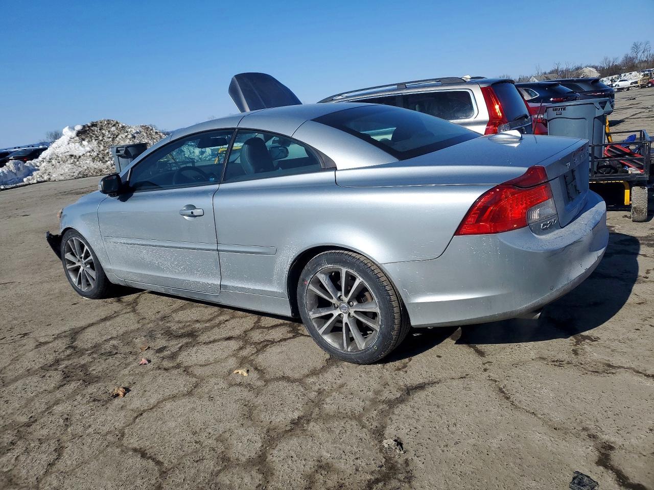 2011 VOLVO C70