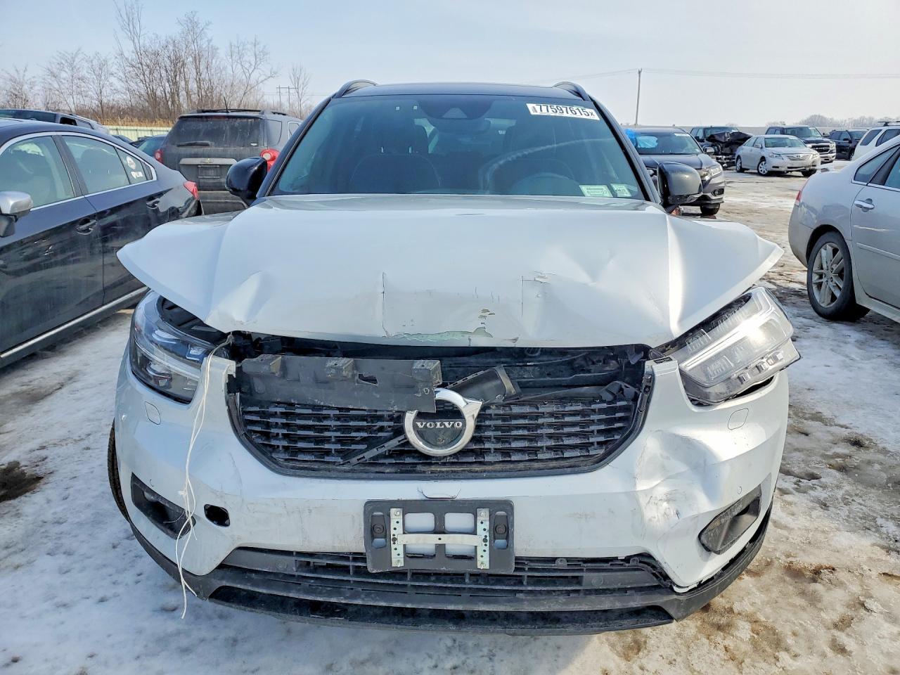2020 VOLVO XC40