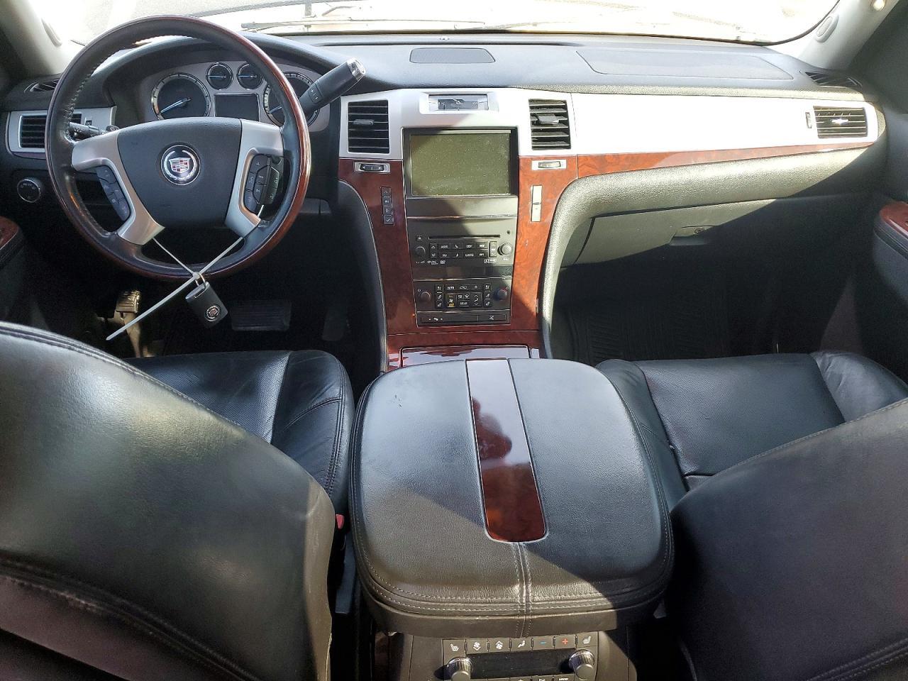 2011 CADILLAC Escalade ESV