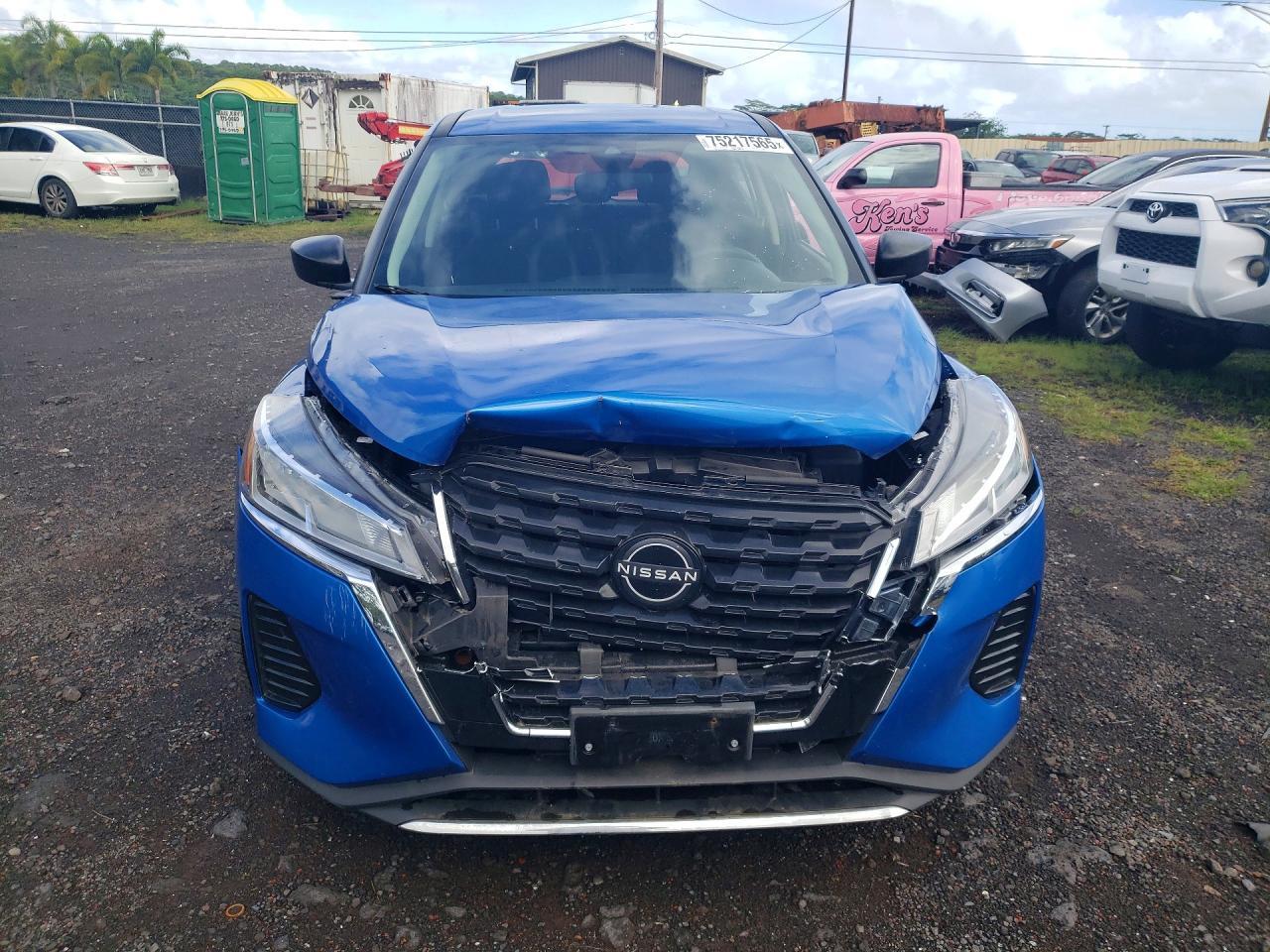 2024 NISSAN KICKS