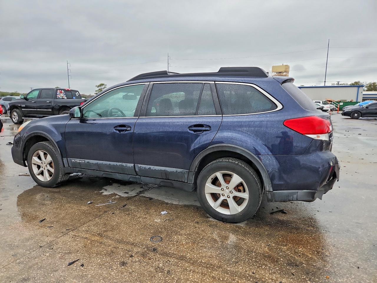 2013 SUBARU Outback