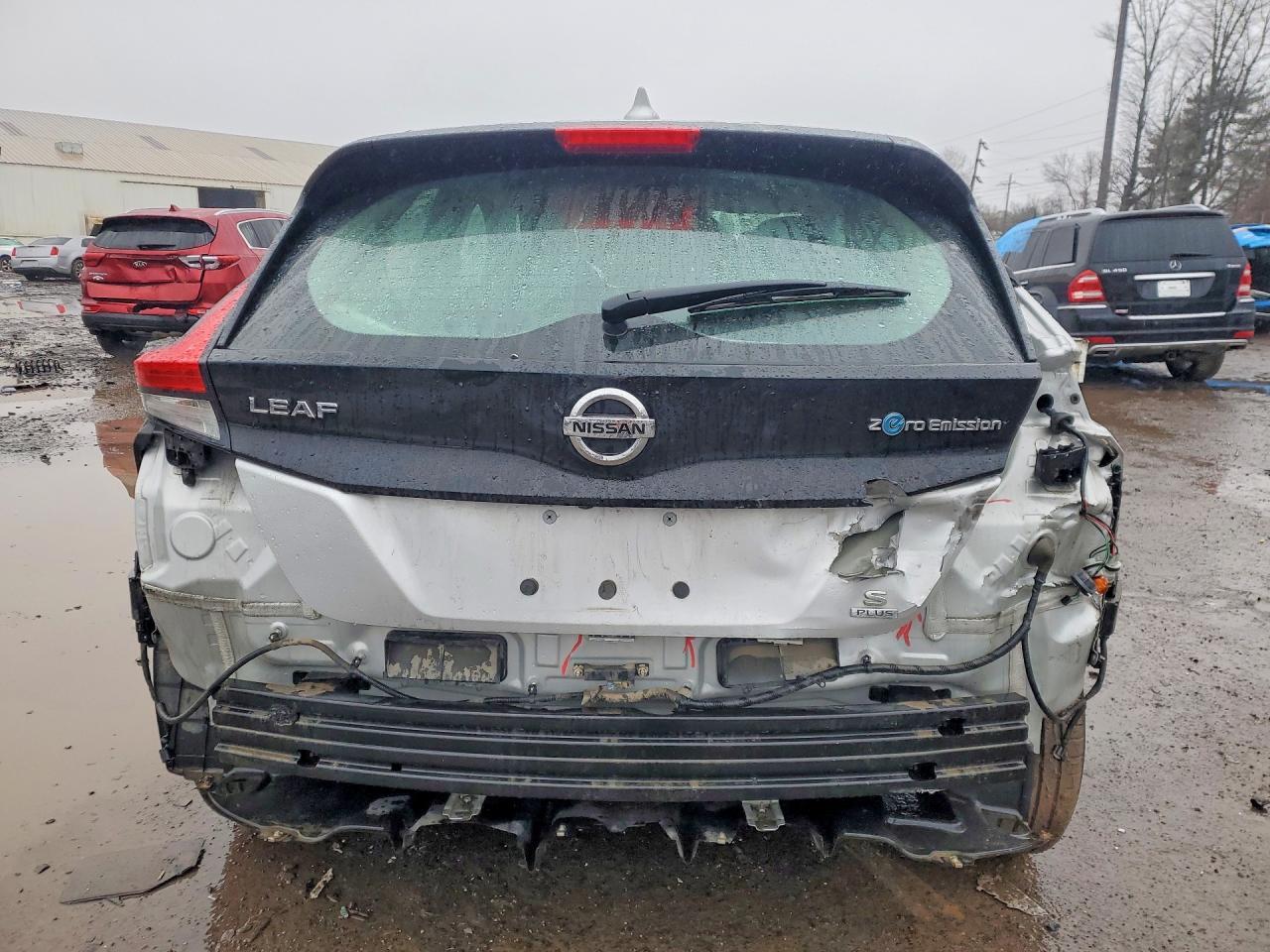 2022 NISSAN LEAF