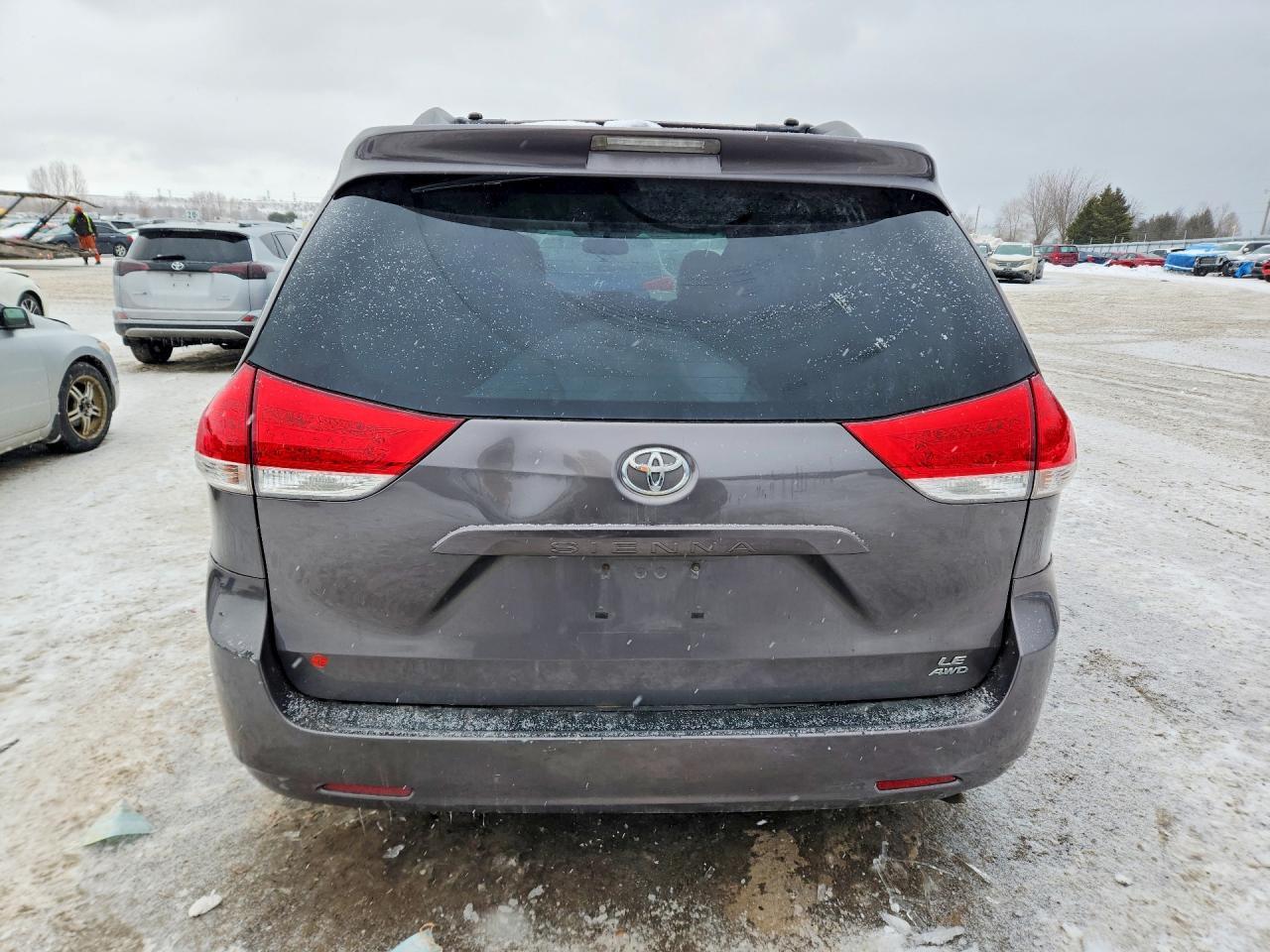 2011 TOYOTA SIENNA
