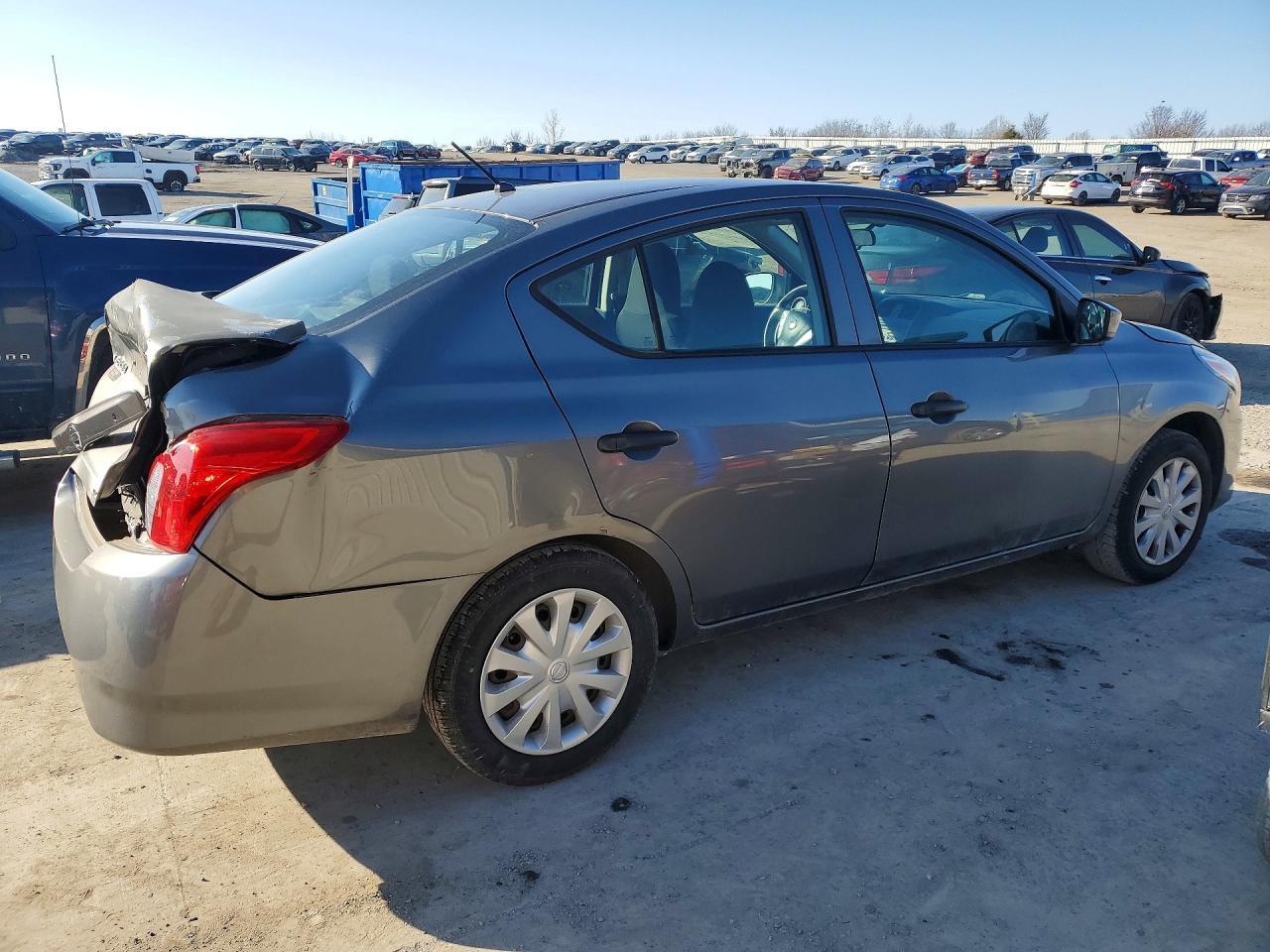 2016 NISSAN VERSA