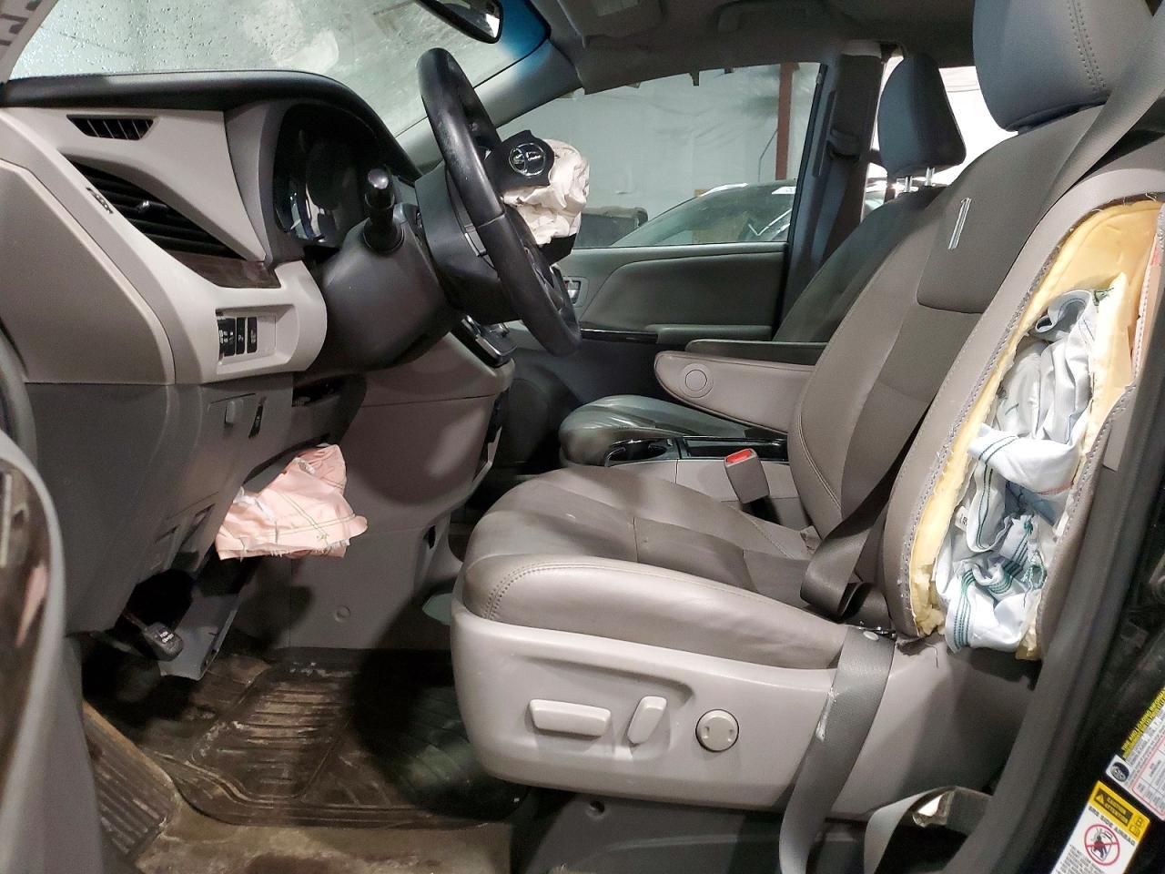 2017 TOYOTA SIENNA