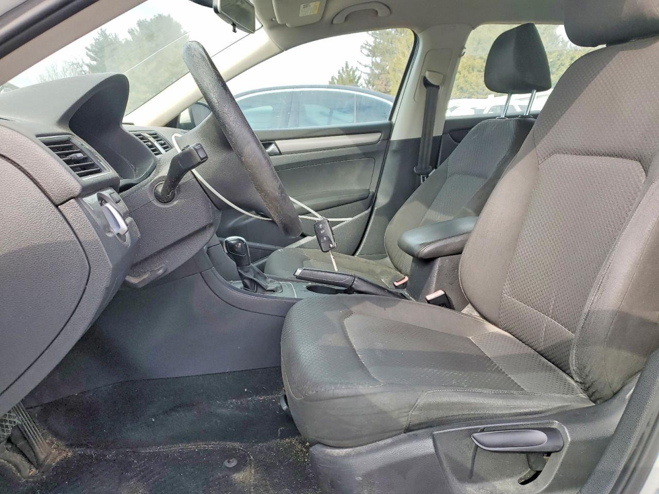 2013 VOLKSWAGEN Passat