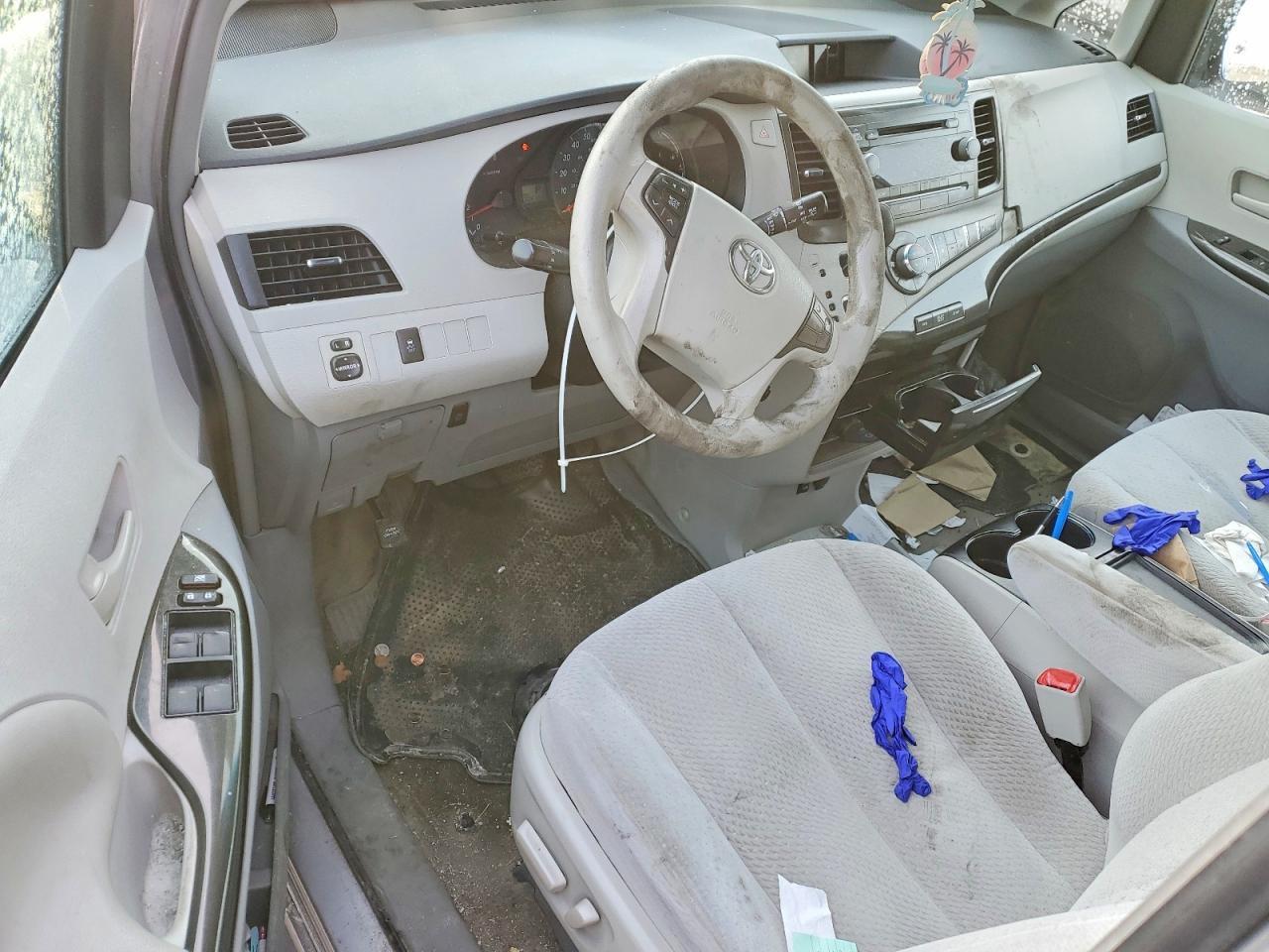 2013 TOYOTA SIENNA