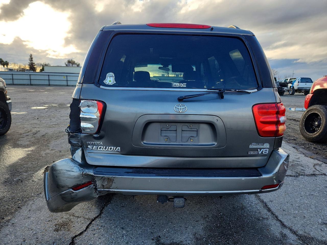 2004 TOYOTA Sequoia