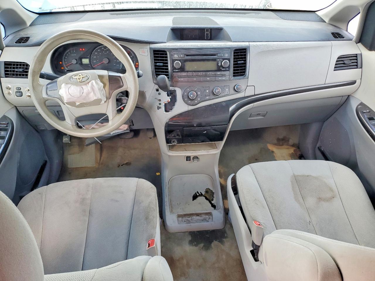 2013 TOYOTA SIENNA