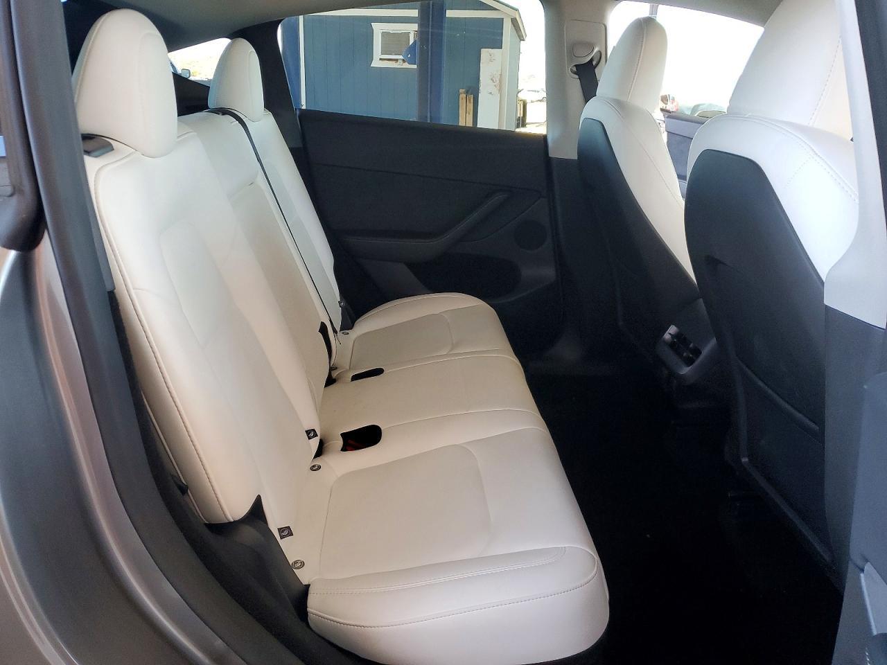 2025 TESLA MODEL Y