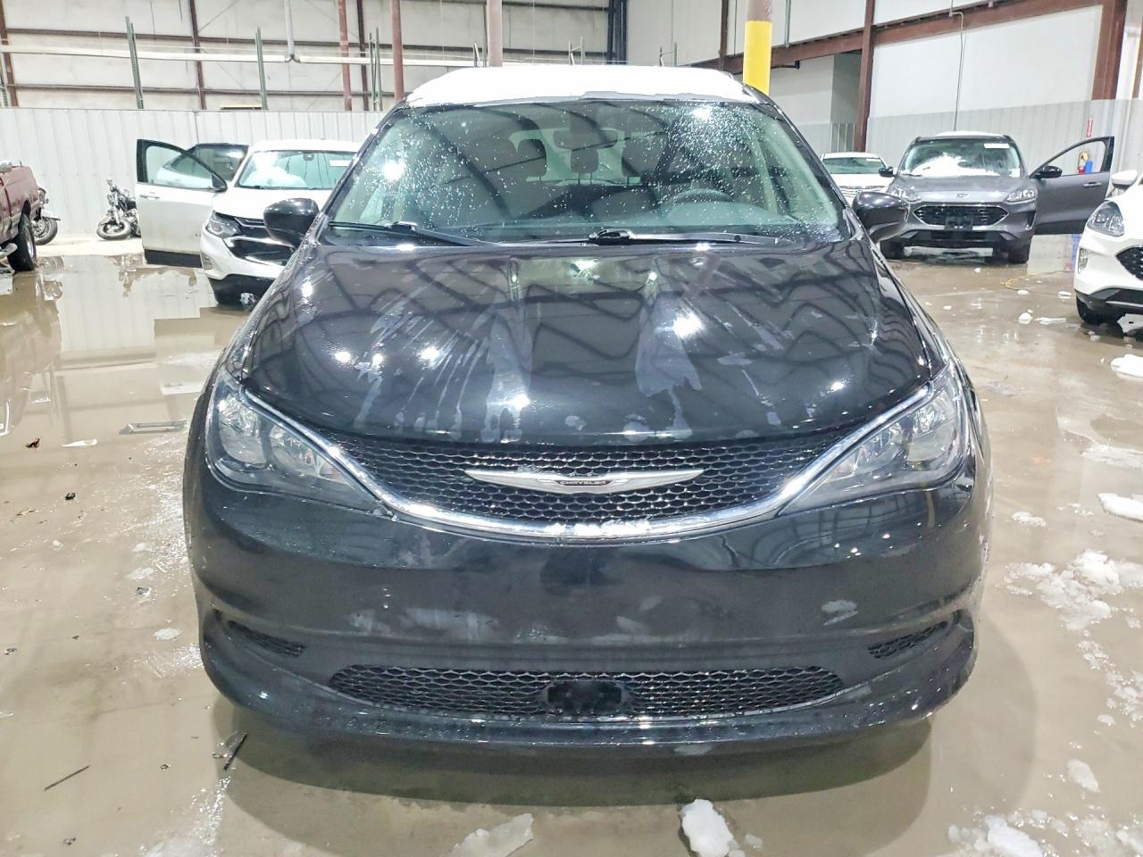 2021 CHRYSLER Voyager
