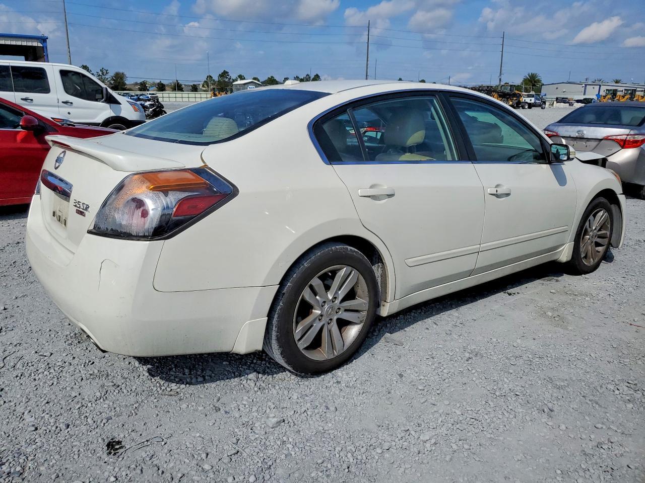 2012 NISSAN ALTIMA