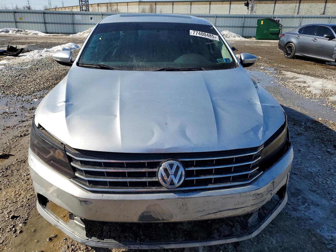 2016 VOLKSWAGEN Passat