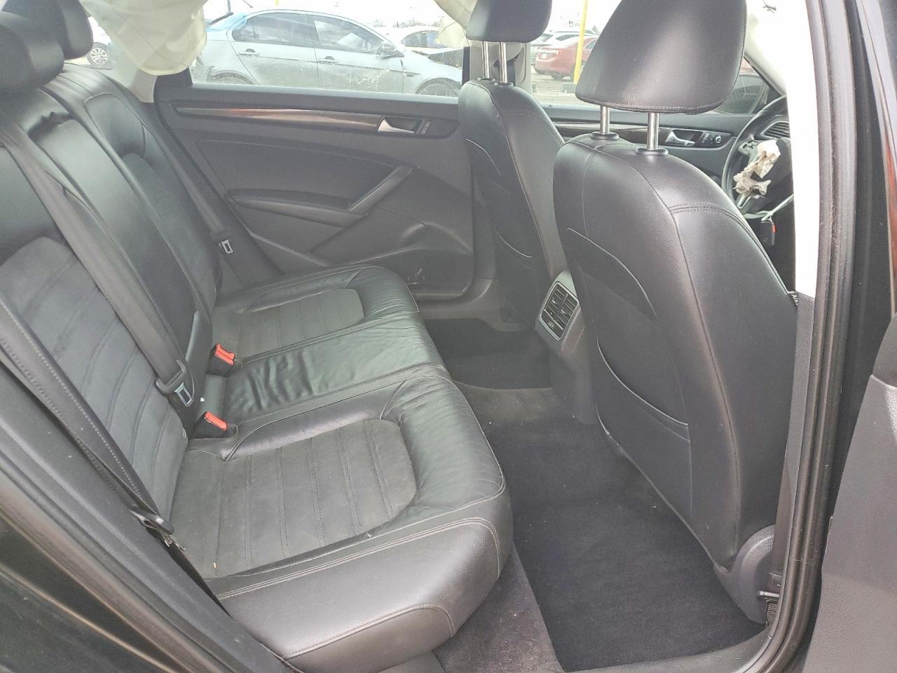 2014 VOLKSWAGEN Passat