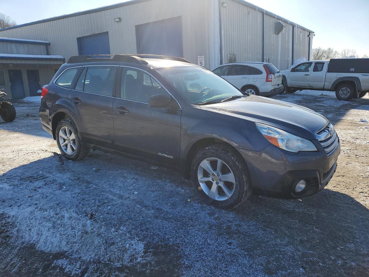 2014 SUBARU Outback