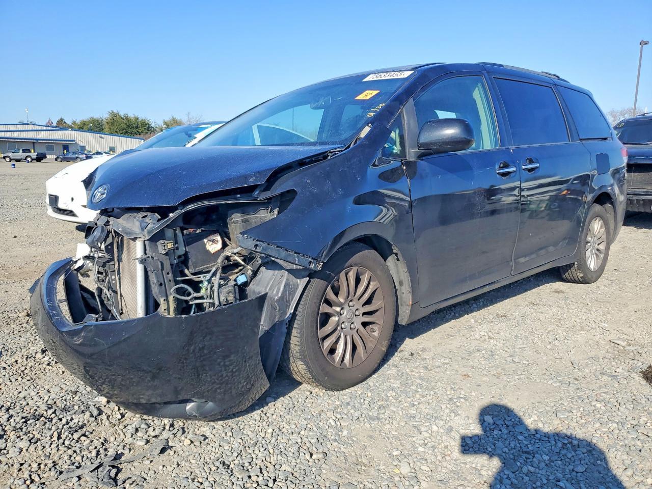 2011 TOYOTA SIENNA