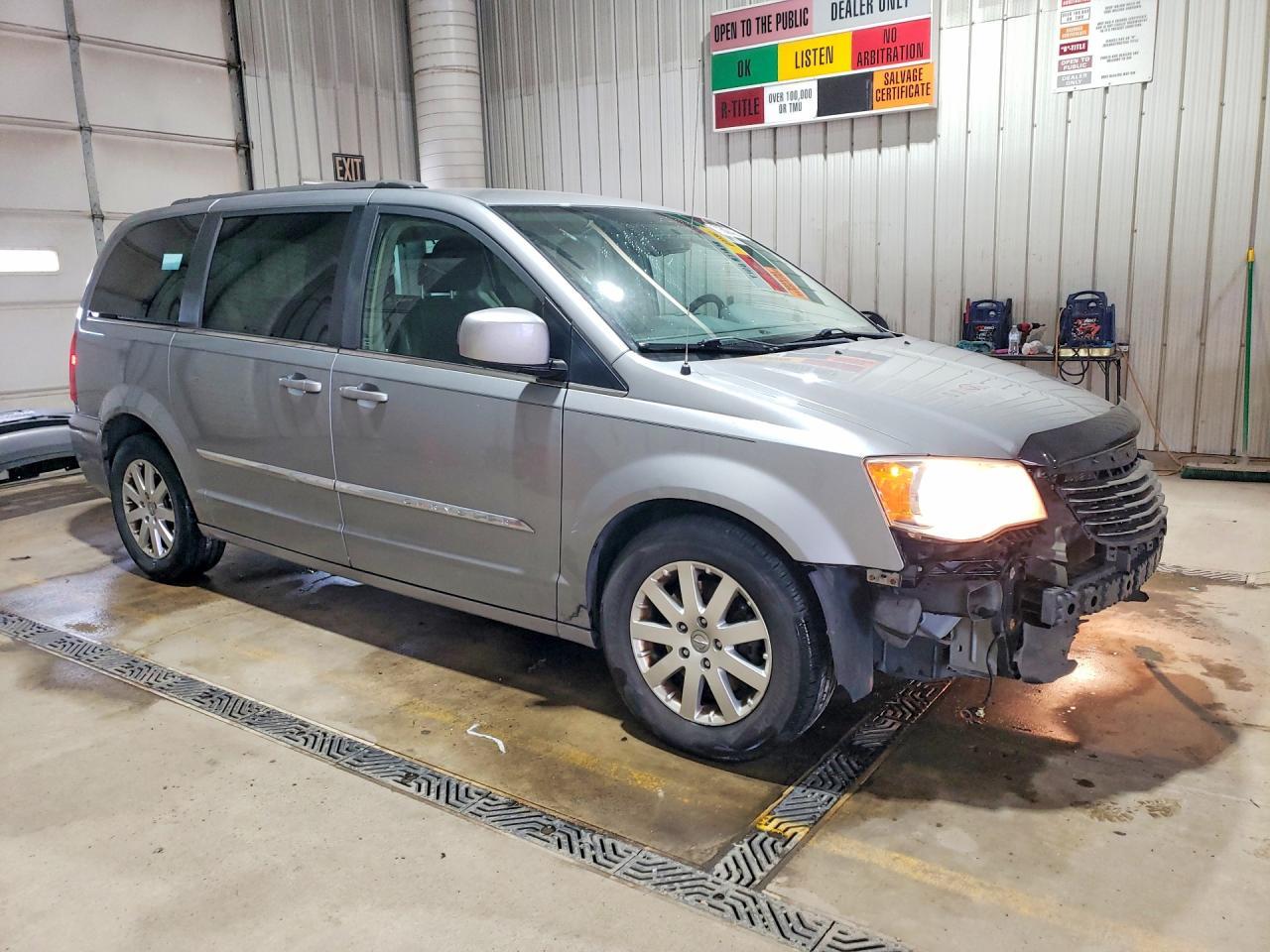 2015 CHRYSLER Town & Country