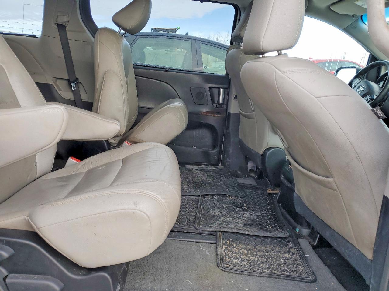 2017 TOYOTA SIENNA