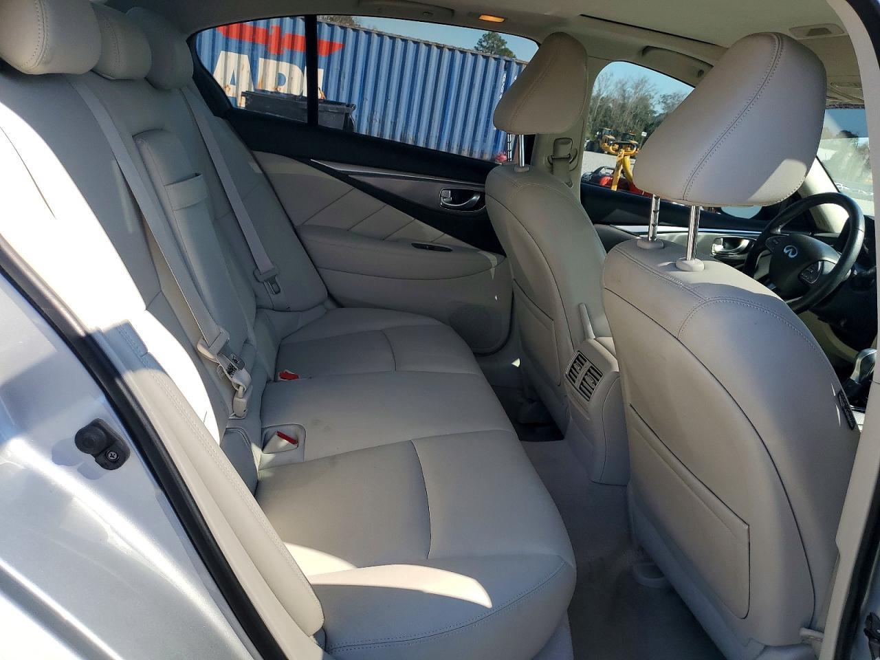 2015 INFINITI Q50