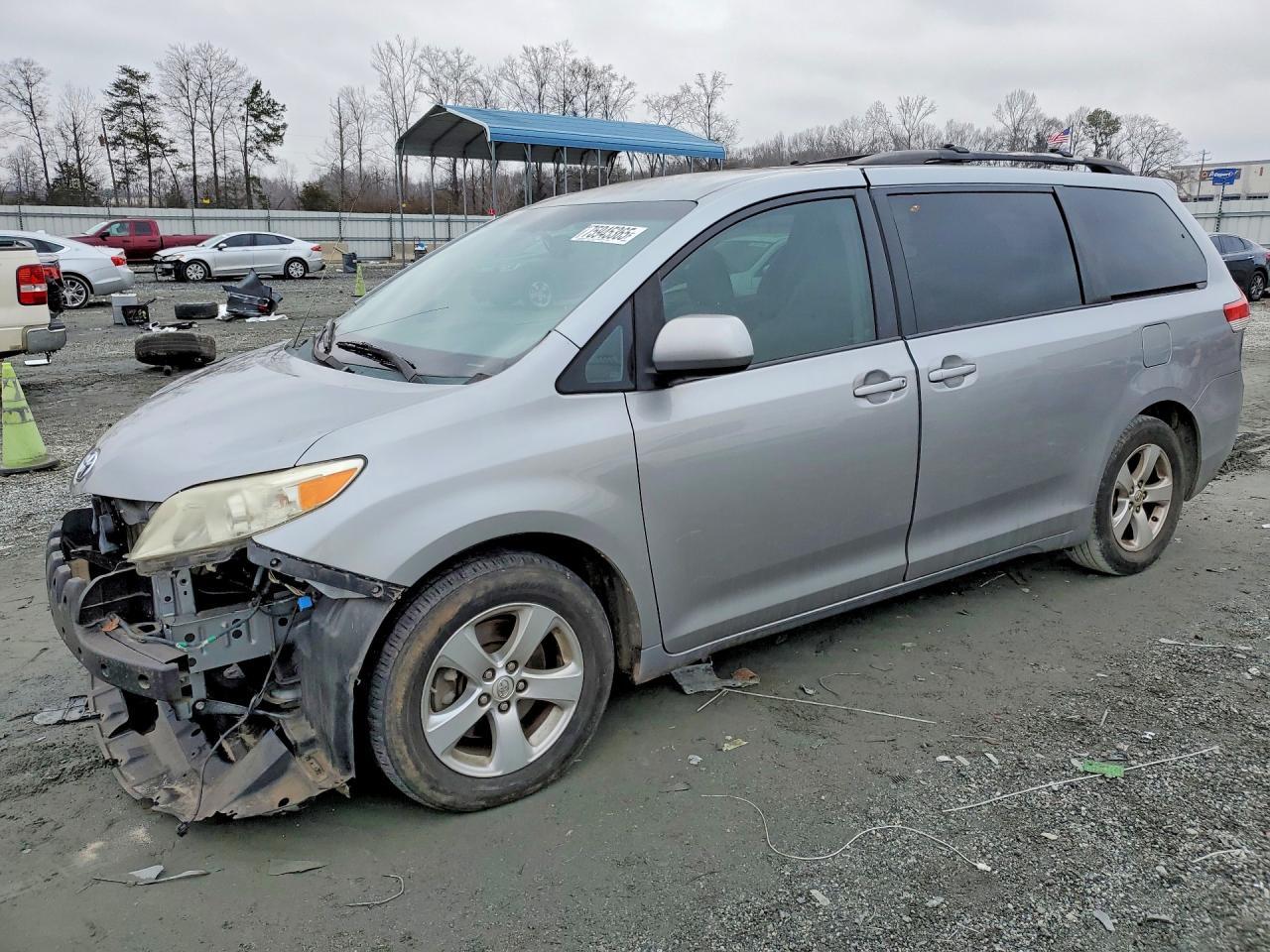 2013 TOYOTA SIENNA
