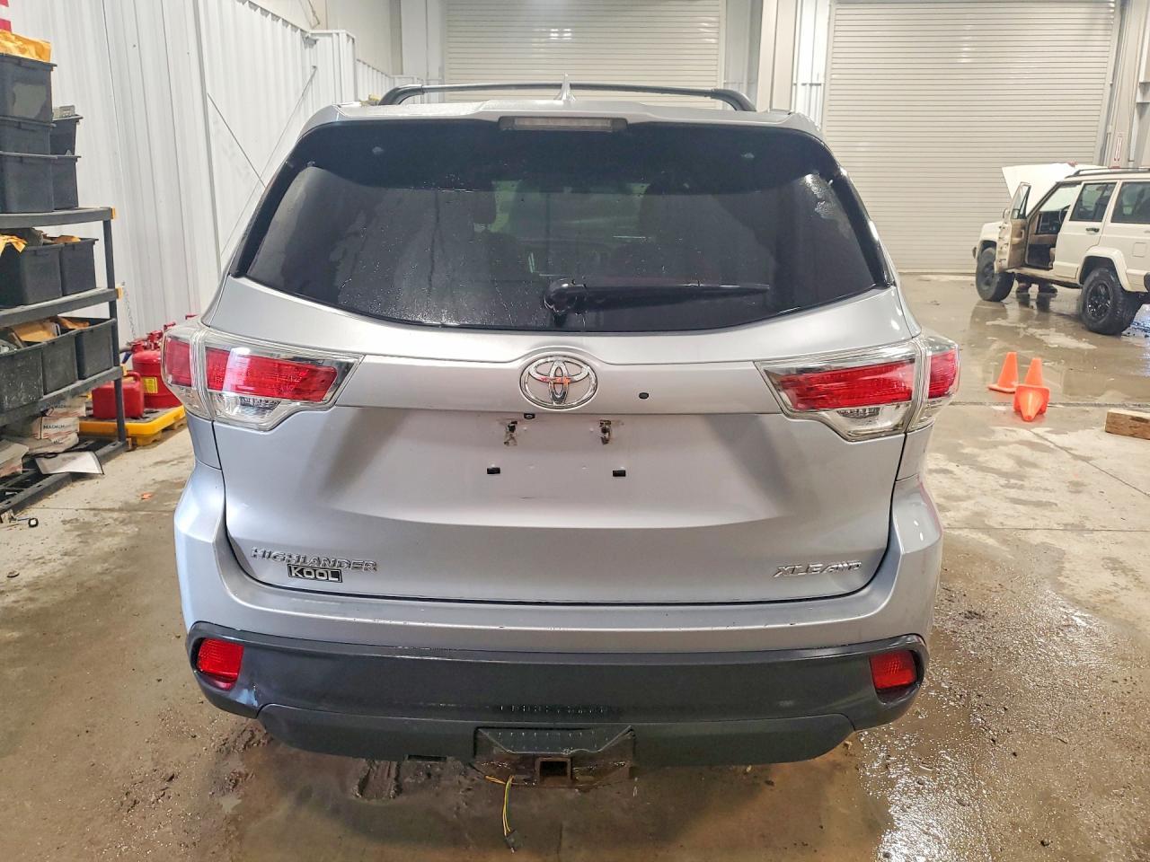 2016 TOYOTA HIGHLANDER