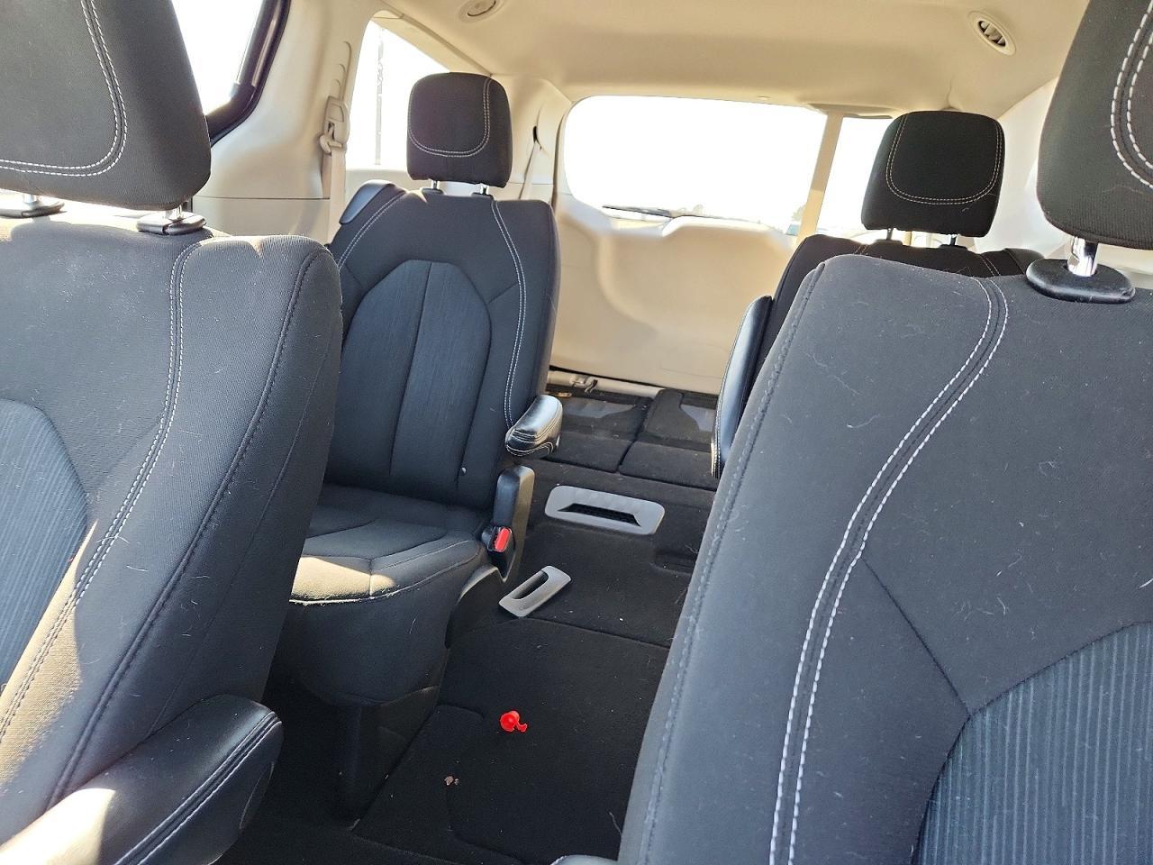 2022 CHRYSLER Voyager