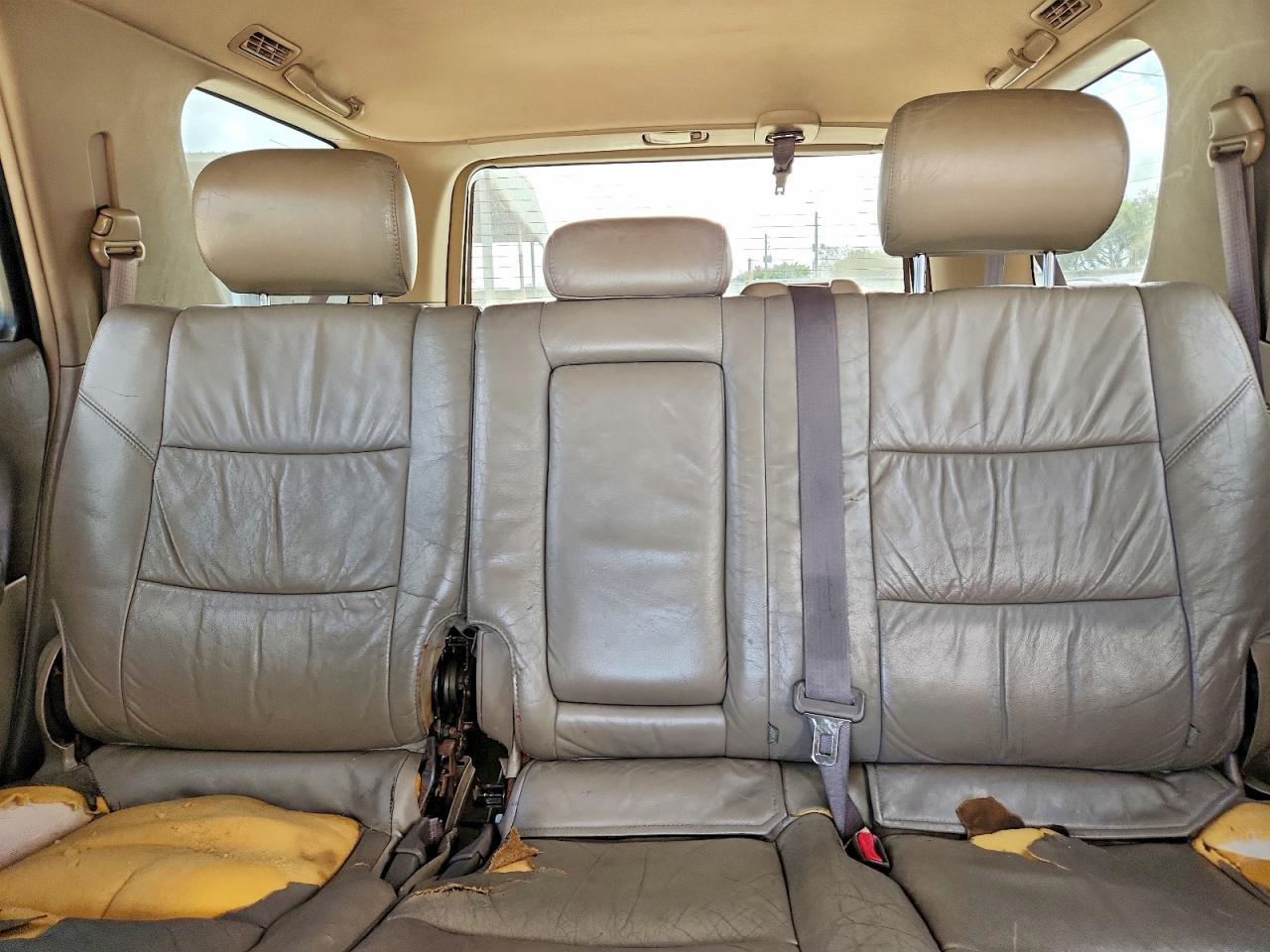 2004 TOYOTA Sequoia
