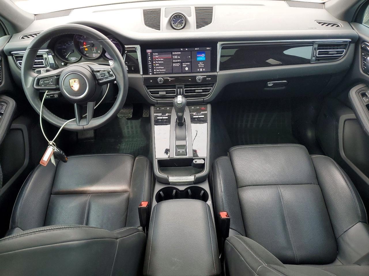 2024 PORSCHE Macan