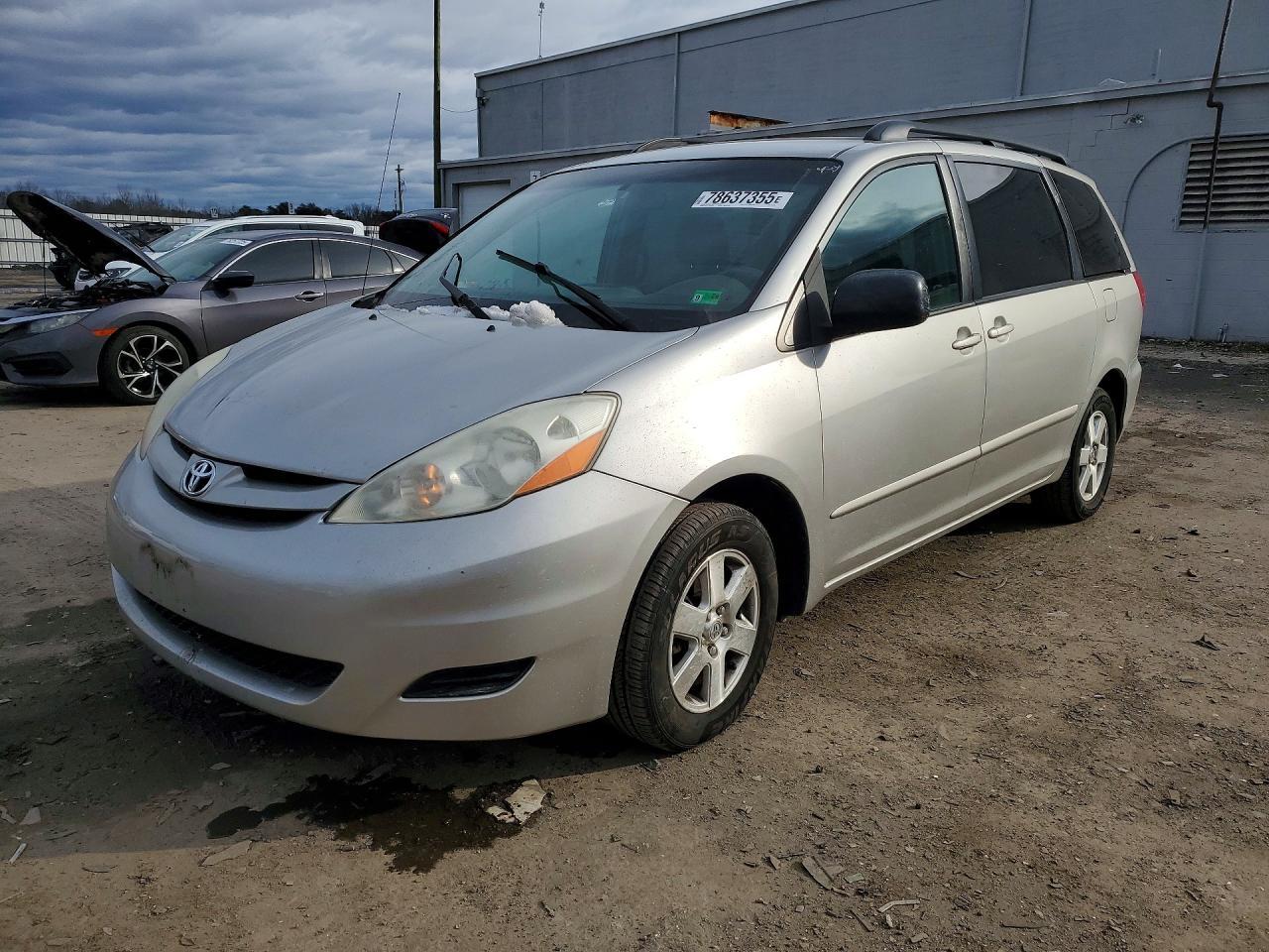 2010 TOYOTA SIENNA