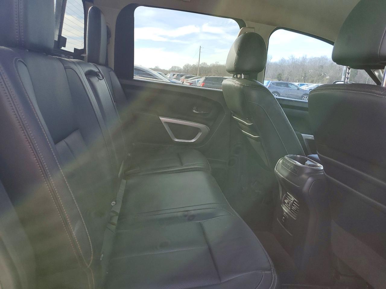 2016 NISSAN Titan