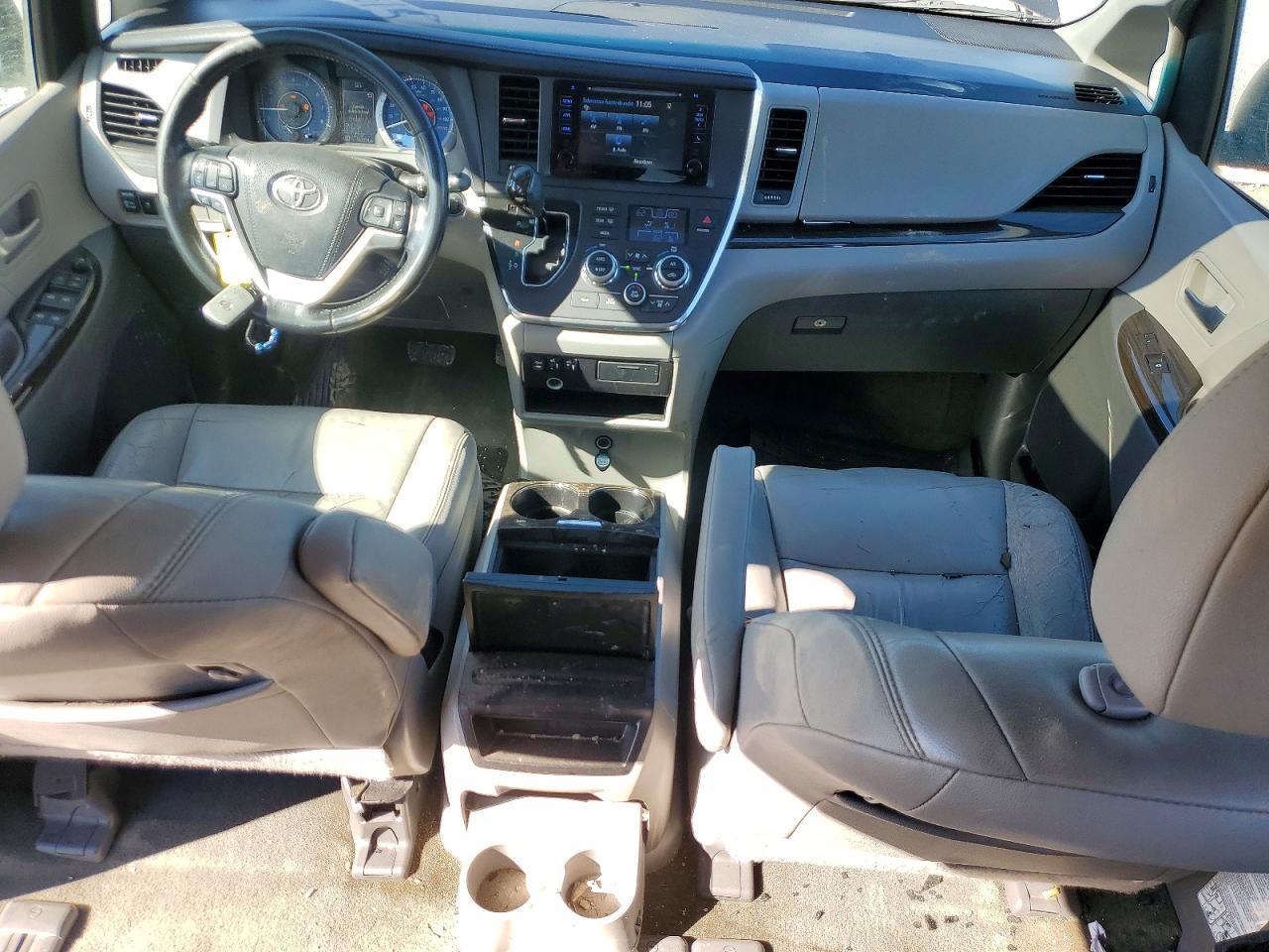 2016 TOYOTA SIENNA