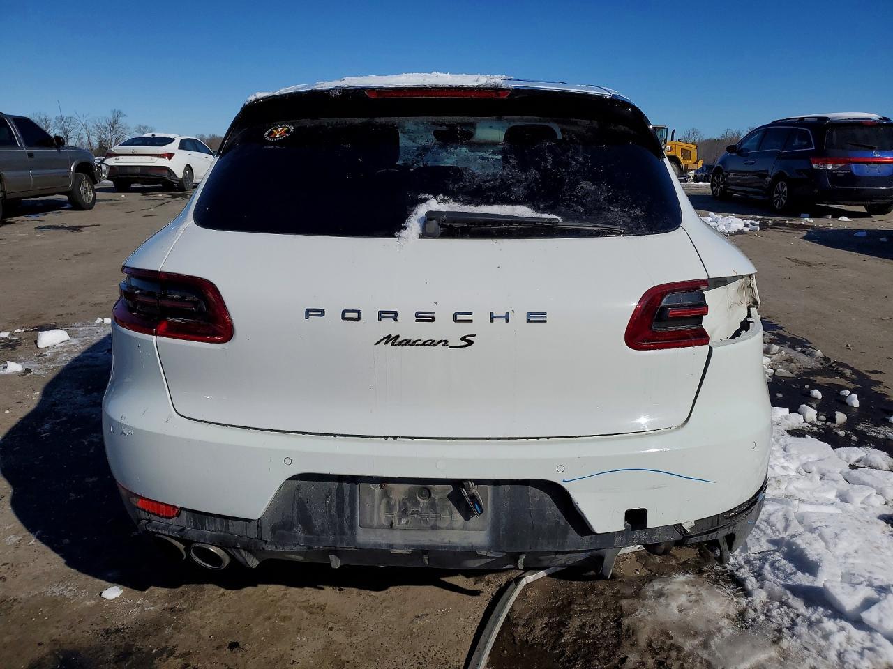 2015 PORSCHE Macan