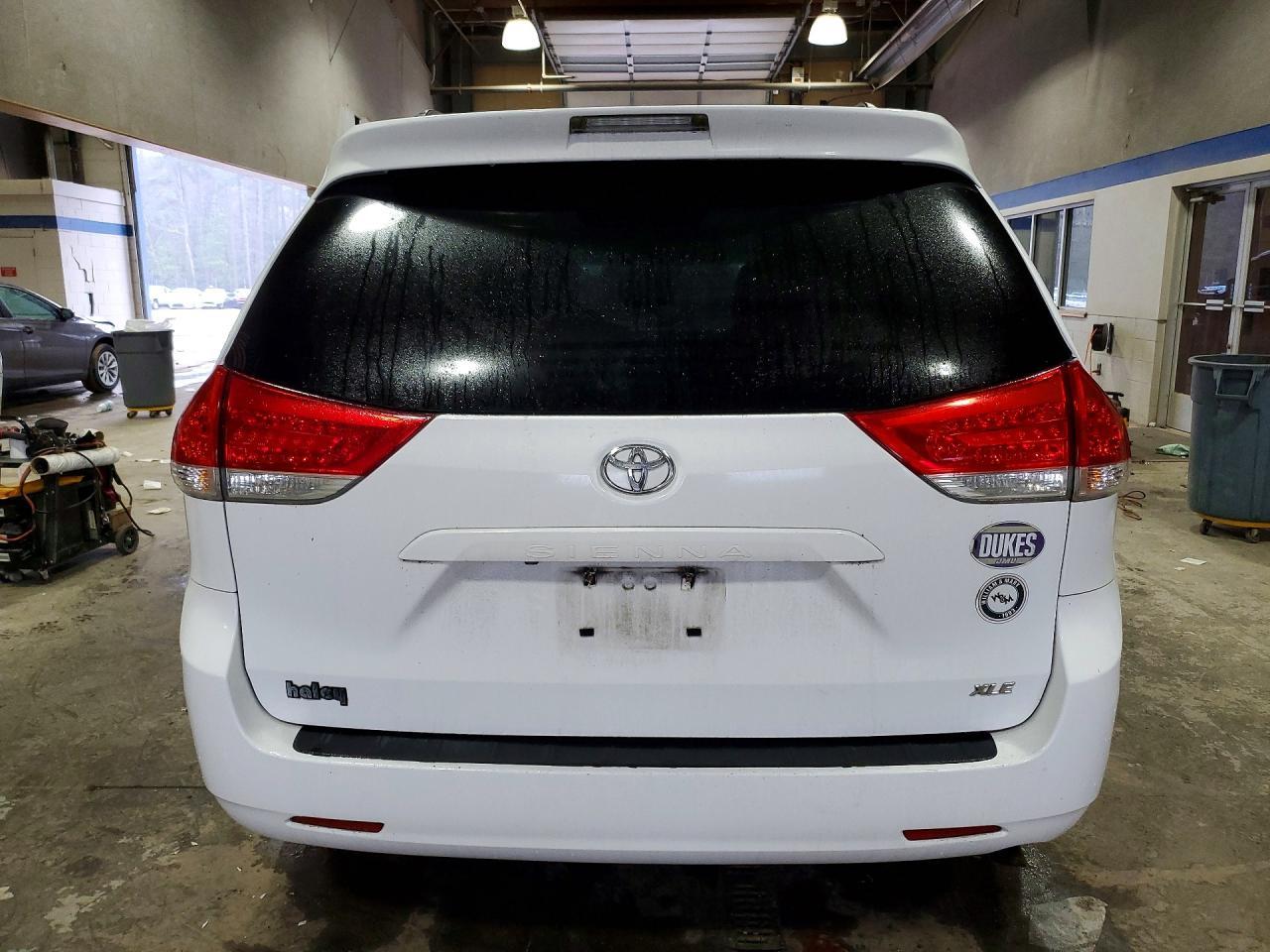 2012 TOYOTA SIENNA