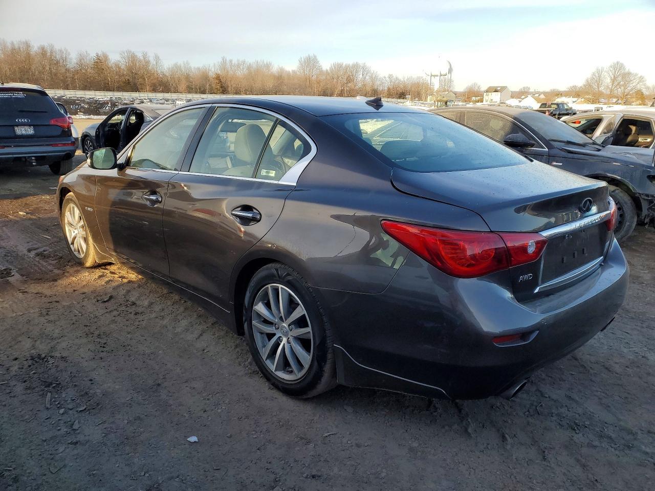 2015 INFINITI Q50