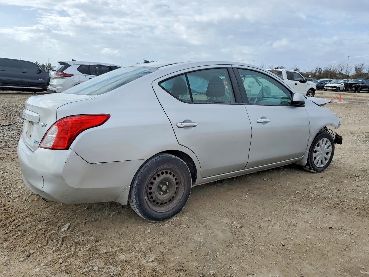 2012 NISSAN VERSA