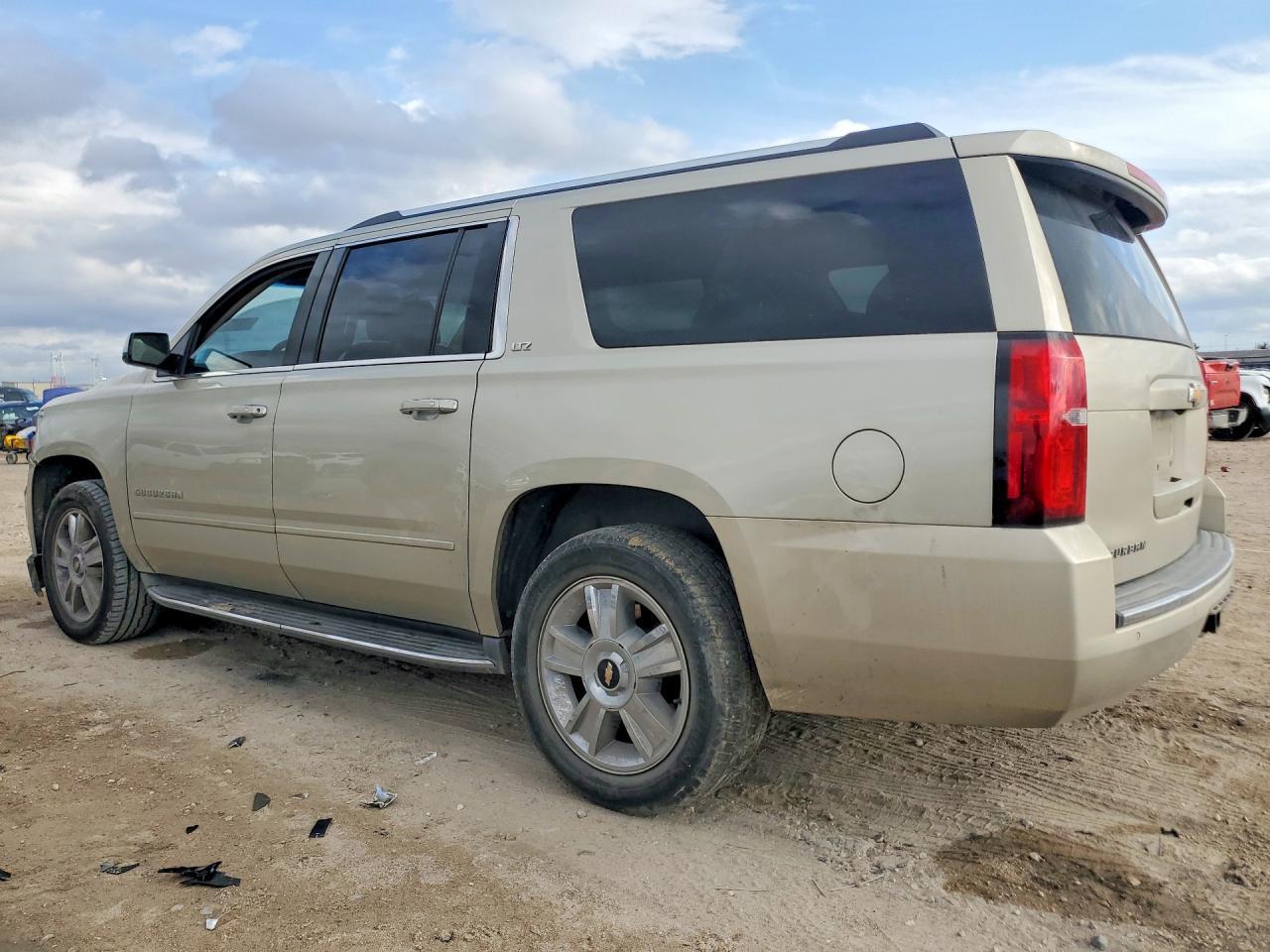 2016 CHEVROLET Suburban