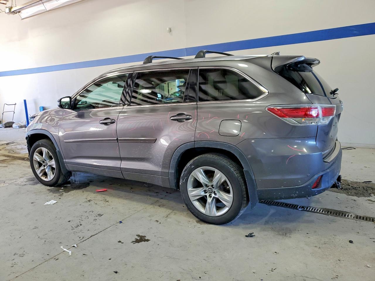 2016 TOYOTA HIGHLANDER