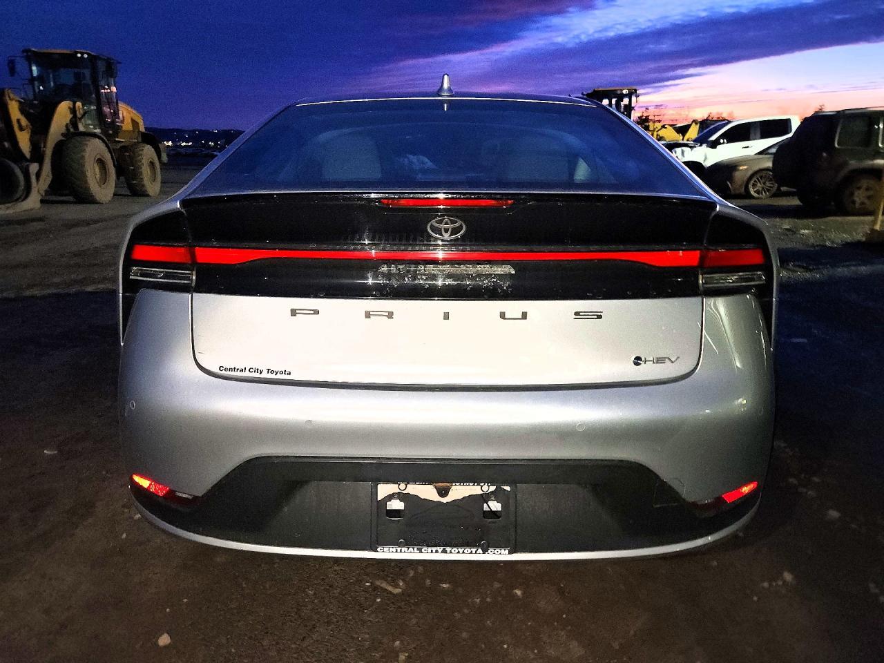 2025 TOYOTA PRIUS