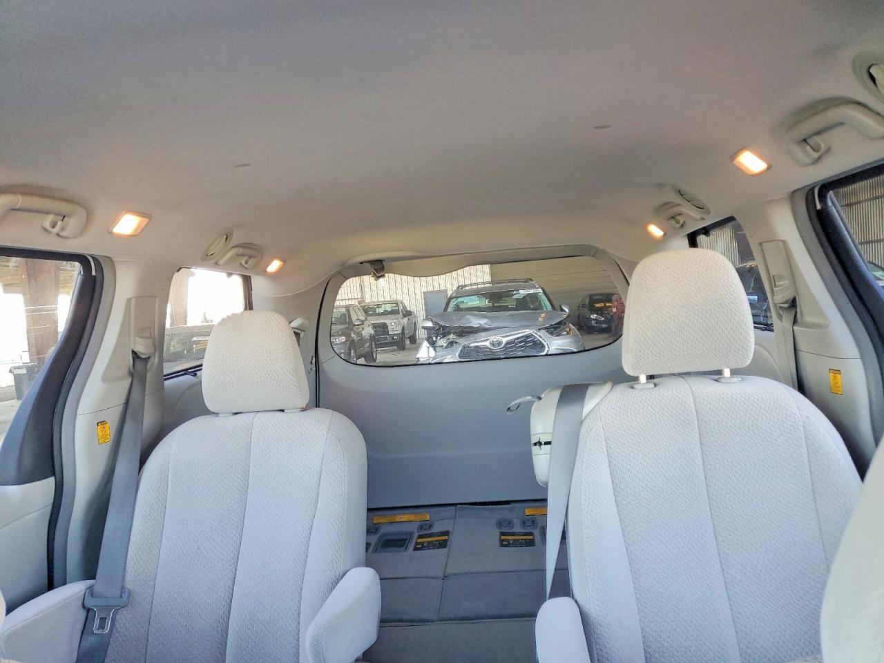 2013 TOYOTA SIENNA