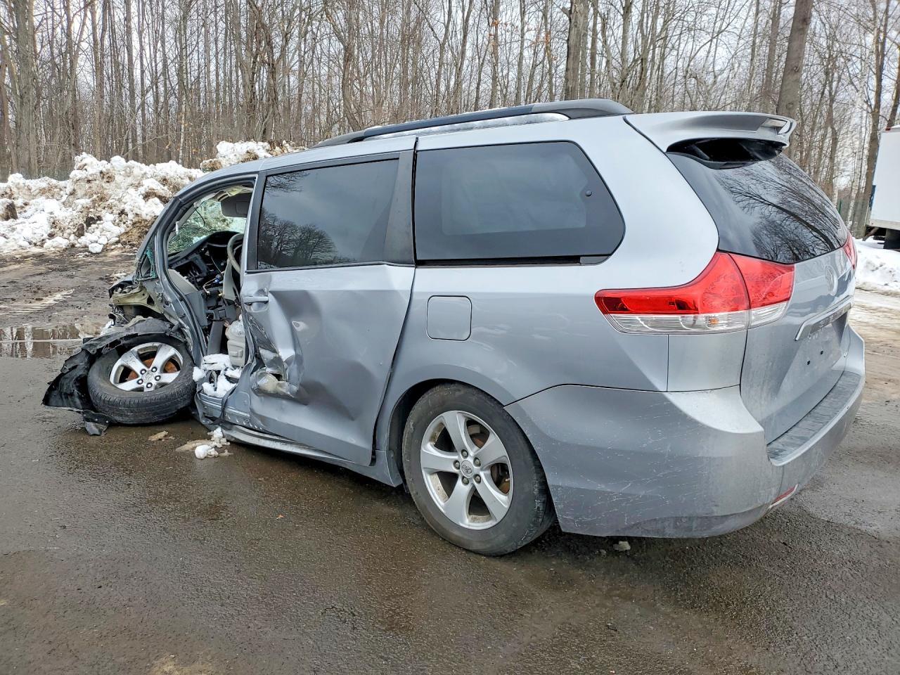 2012 TOYOTA SIENNA