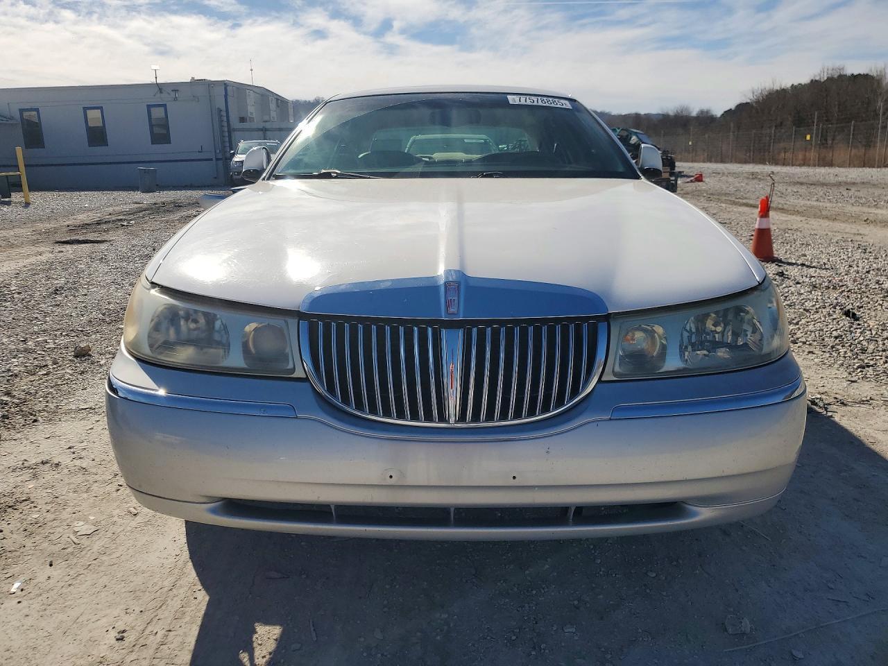 2000 LINCOLN Town Car