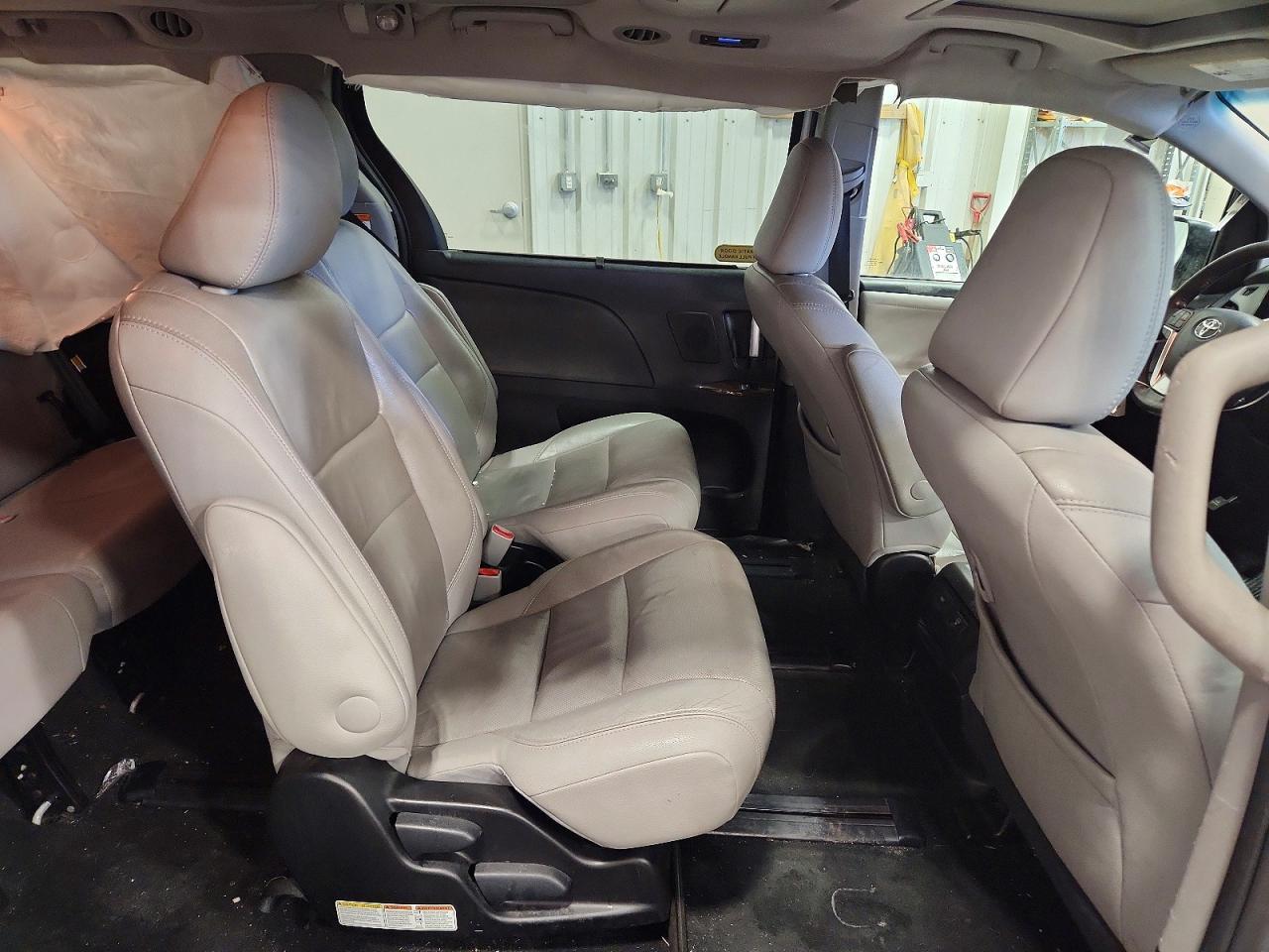 2017 TOYOTA SIENNA