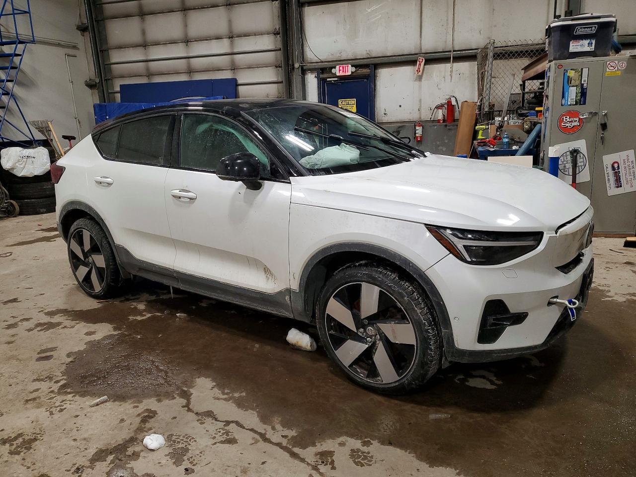 2022 VOLVO C40