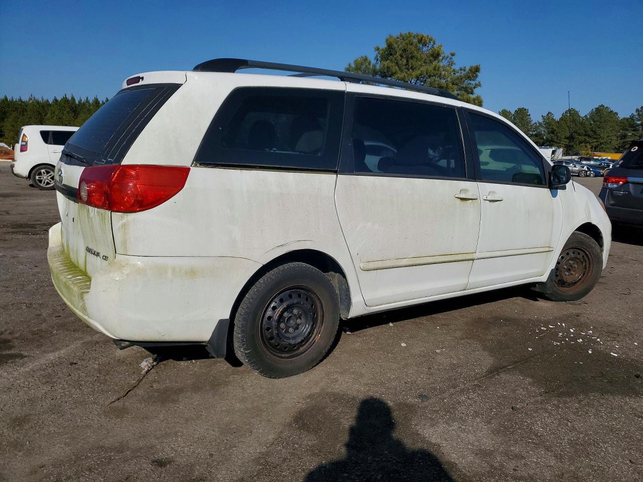 2010 TOYOTA SIENNA