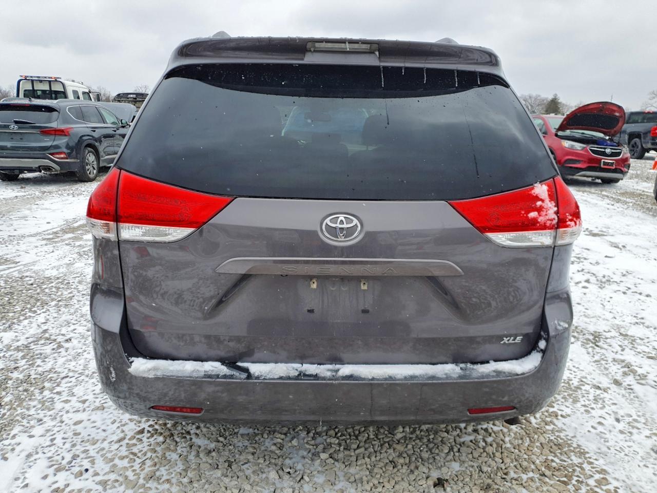 2013 TOYOTA SIENNA