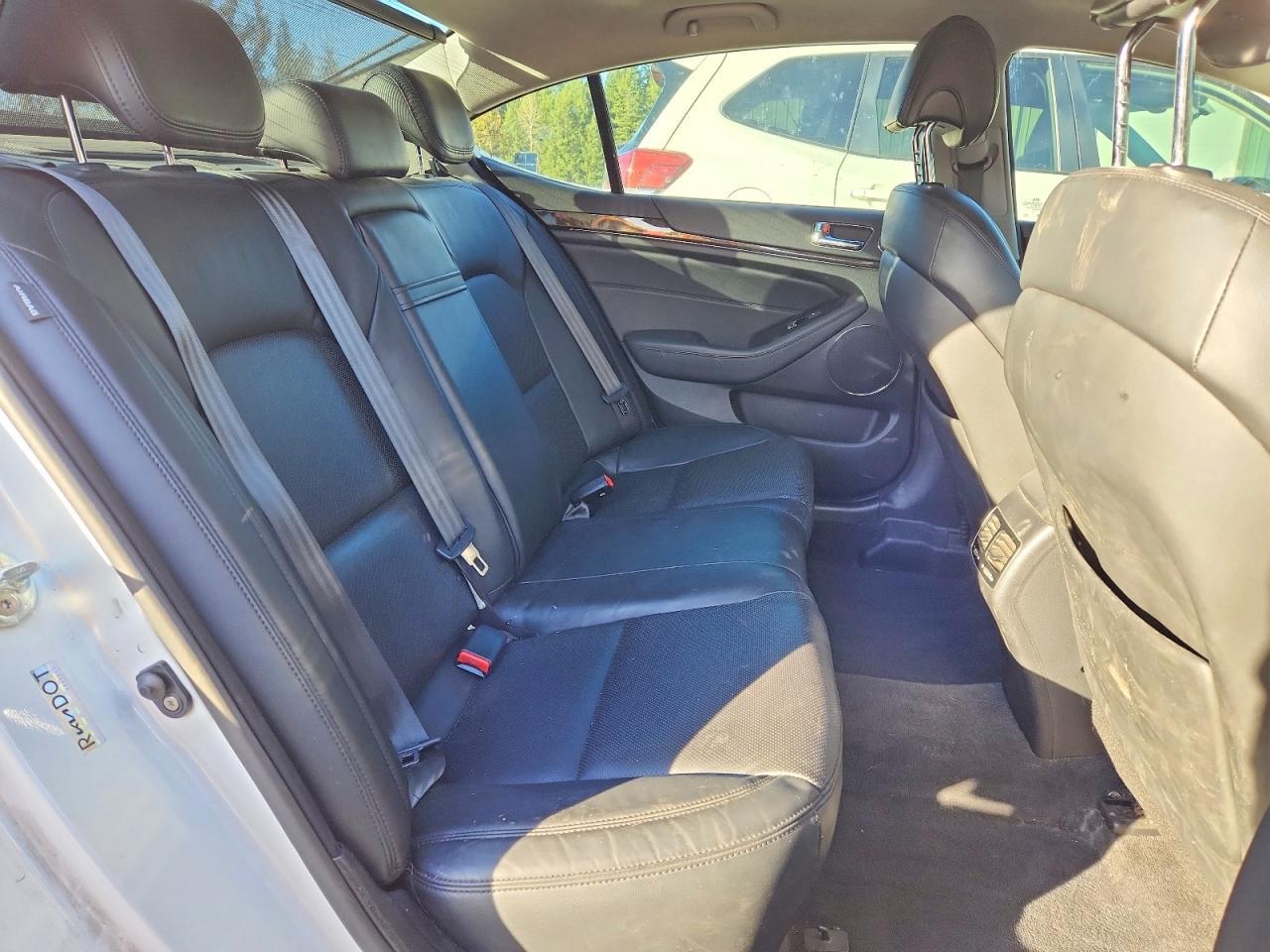 2016 KIA Cadenza